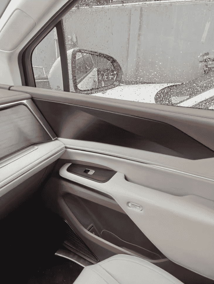 Xevaban.com ở 214 Giải Phóng là đơn vị chuyên cung cấp phụ kiện oto, đồ chơi oto, đồ chơi byd m9, phụ kiện byd m9, xevaban, 214 giải phóng, ốp nội thất m9, ốp chống xước nội thất m9, bảo vệ nội thất m9, phụ kiện nội thất m9.